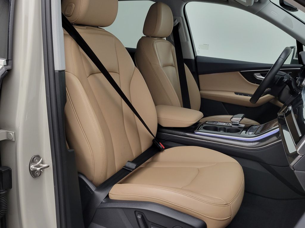 Thumbnail: 2023 Audi Q7 - 13