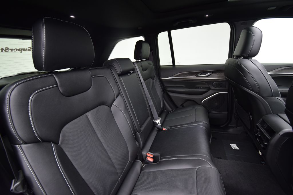 new 2026 Jeep Grand Cherokee car, priced at $47,806