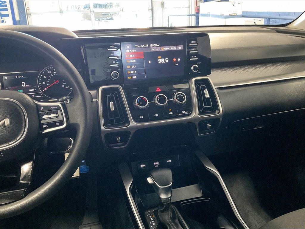 2023 Kia Sorento — photo 18
