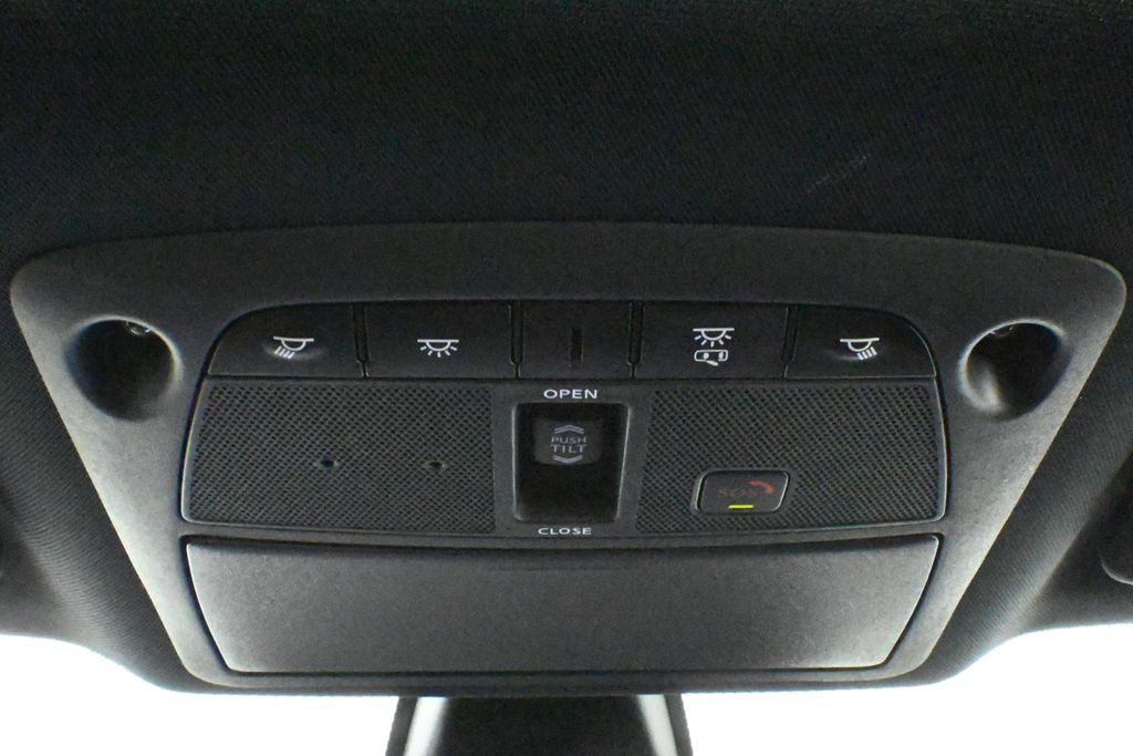 2021 Nissan Maxima SR 22
