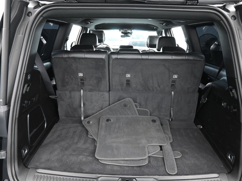 Used 2024 Diamond Black Crystal Pearlcoat Jeep Base image 43