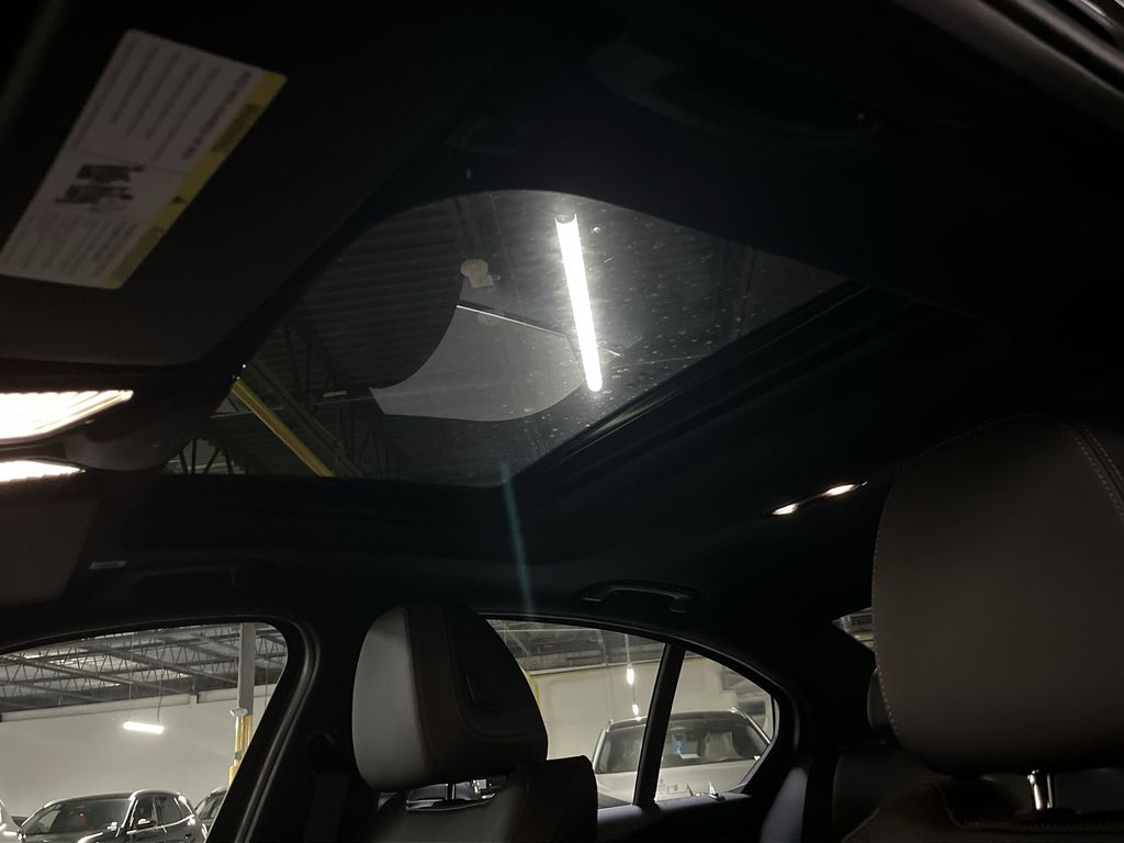 Thumbnail: 2025 BMW 3 Series - 22