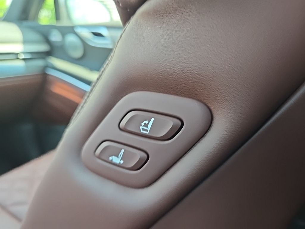 Thumbnail: 2025 Genesis GV80 - 32