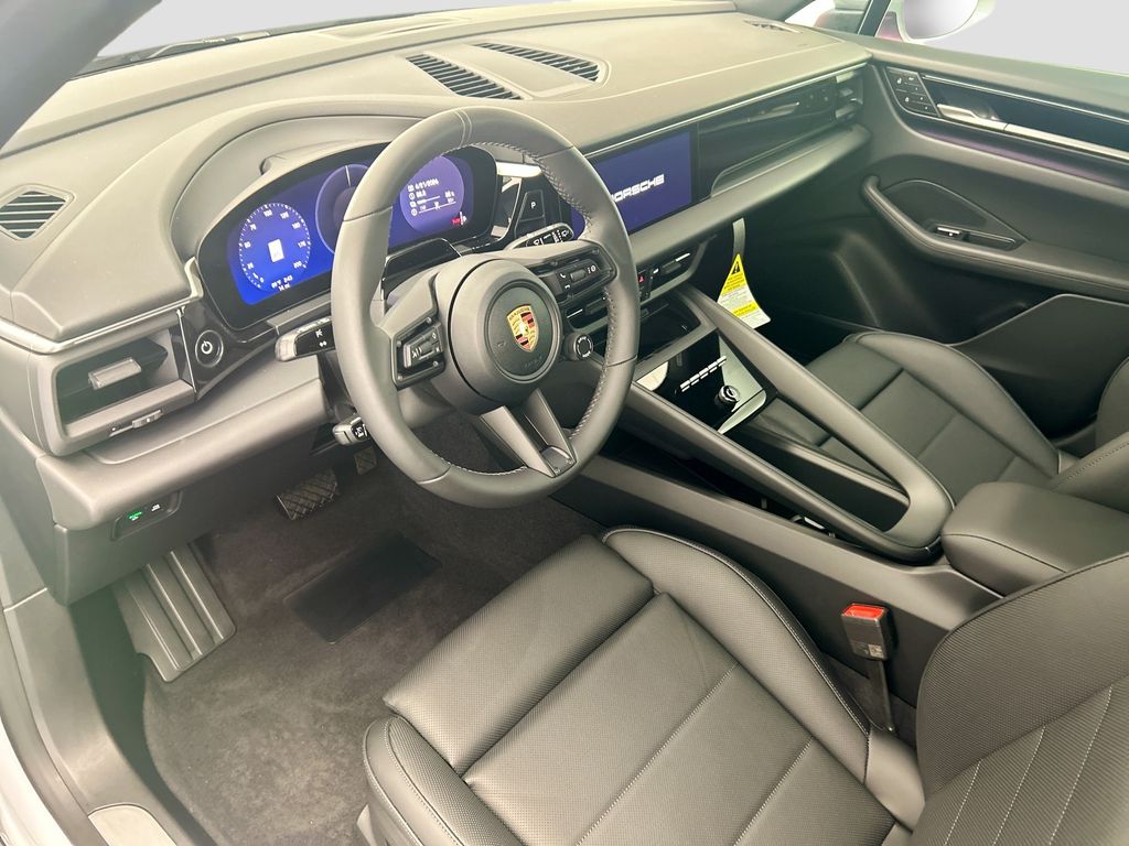 Thumbnail: 2026 Porsche Macan - 4