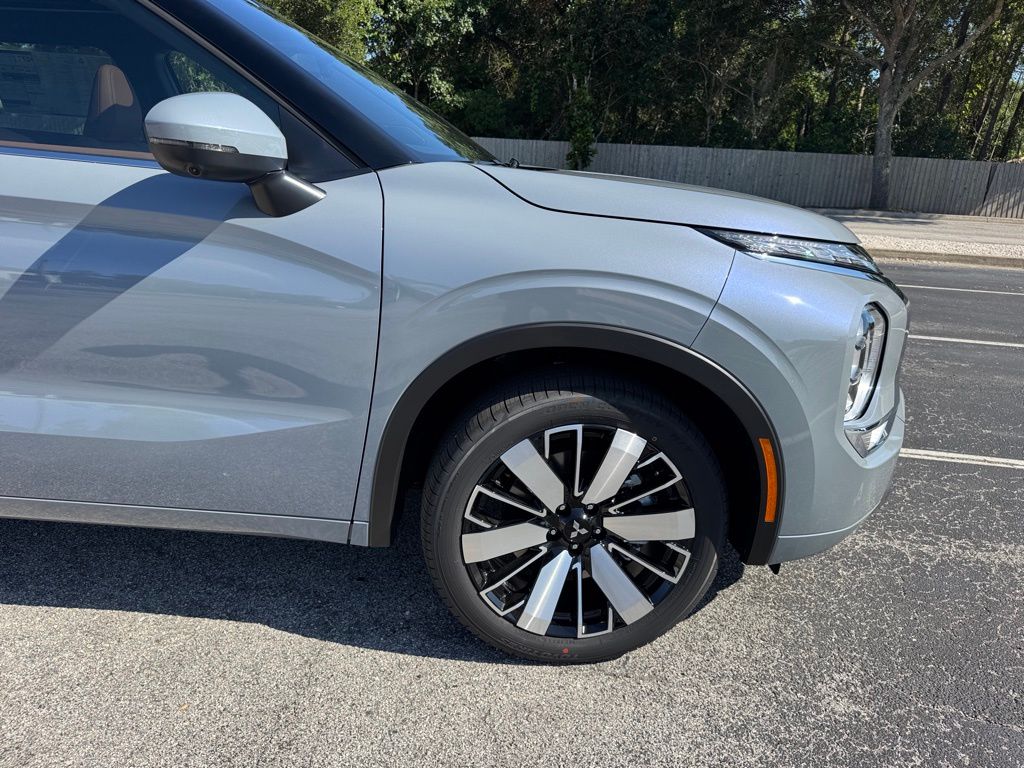 2025 Mitsubishi Outlander SEL photo 10