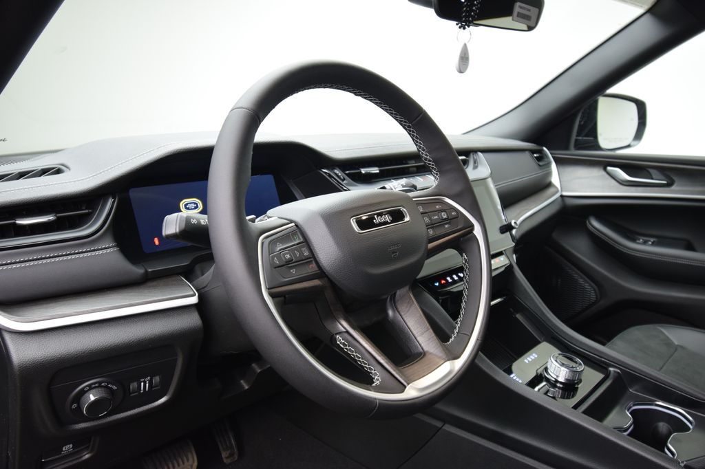 new 2026 Jeep Grand Cherokee car, priced at $39,516
