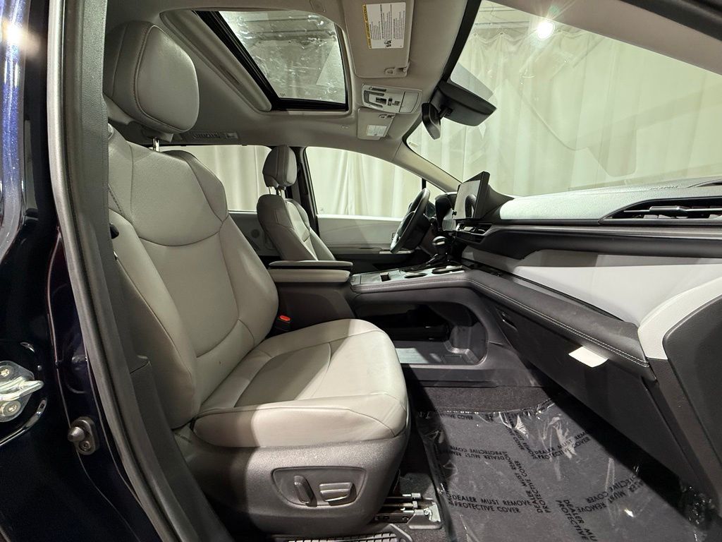 Thumbnail: 2025 Toyota Sienna - 24