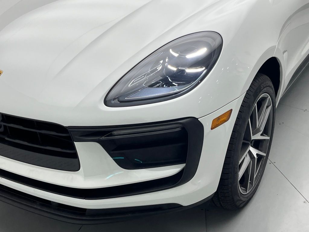 Thumbnail: 2025 Porsche Macan - 30