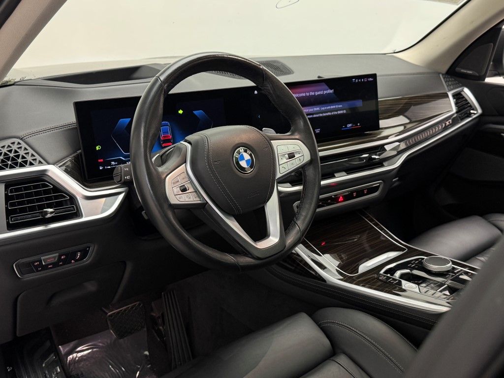 2023 BMW X7 xDrive40i 32