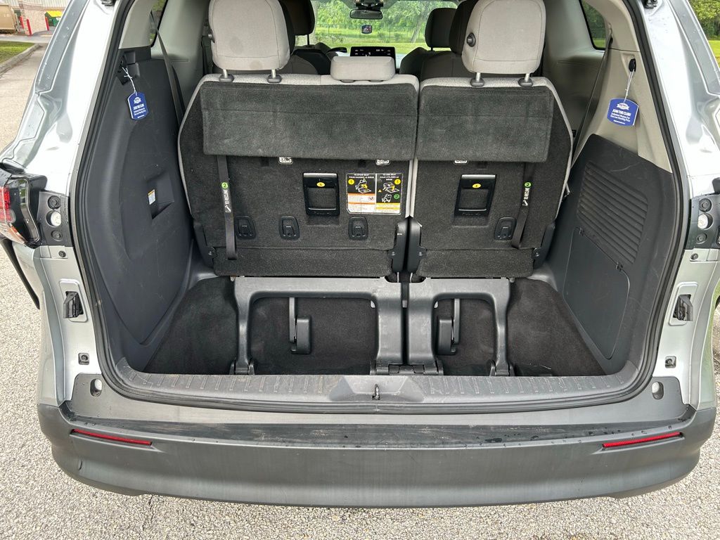 Thumbnail: 2021 Toyota Sienna - 10
