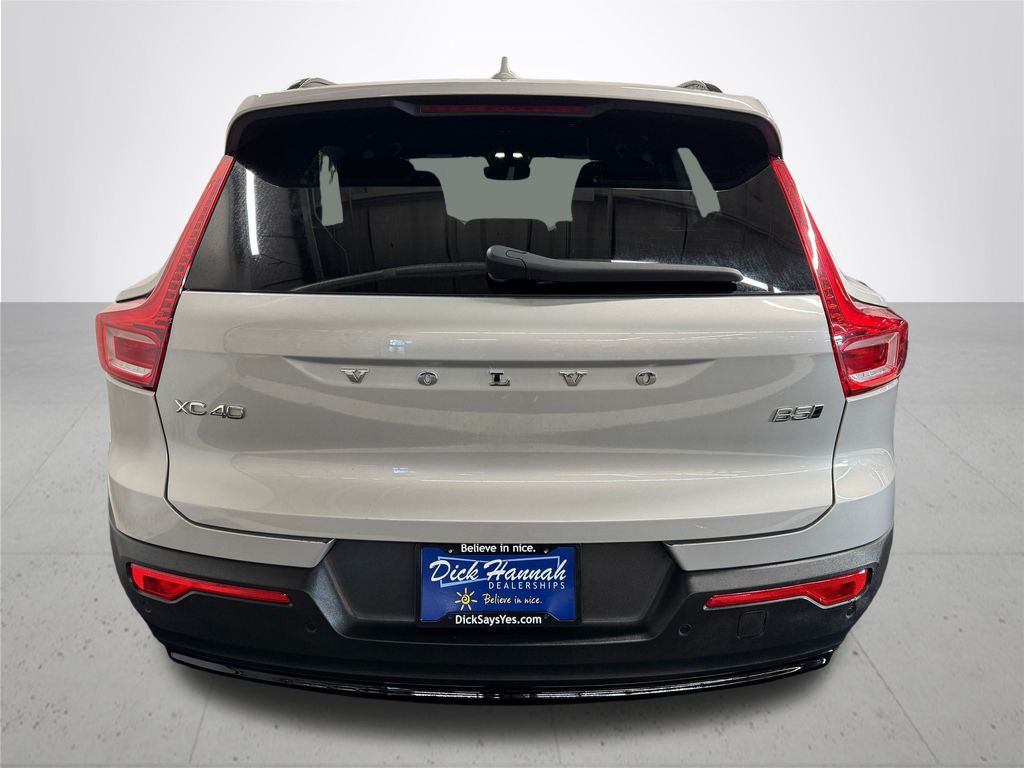 2024 Volvo XC40 B5 Core