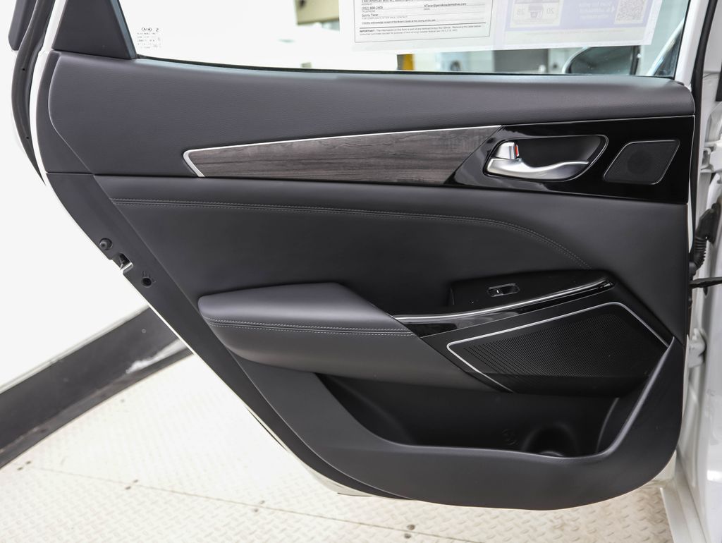 Thumbnail: 2020 Kia Cadenza - 20