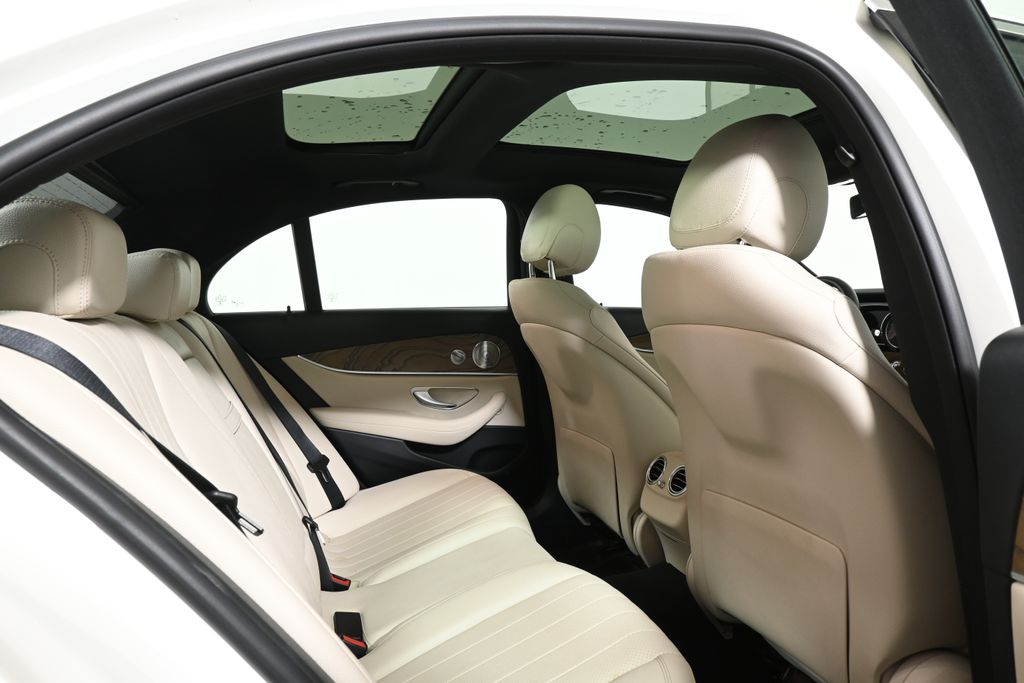 Thumbnail: 2018 Mercedes-Benz E-Class - 25