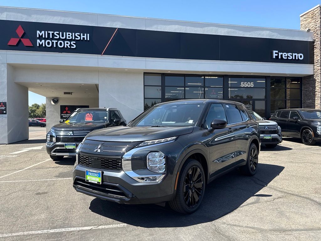 2026 Mitsubishi Outlander LE