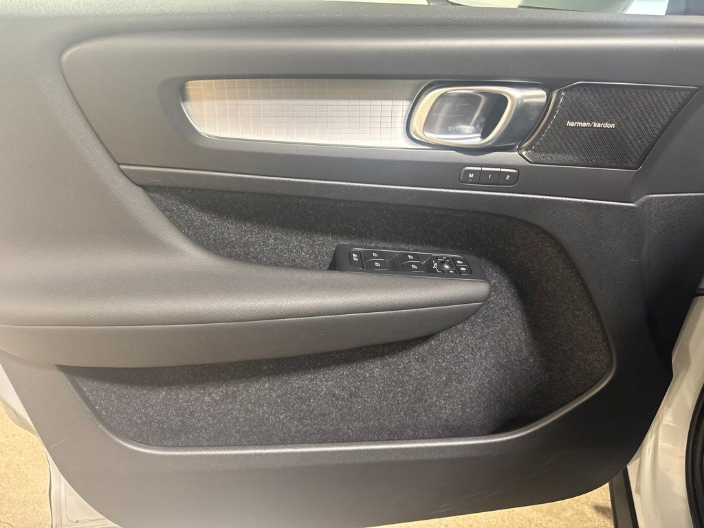 Used 2020 Silver Volvo Momentum image 16