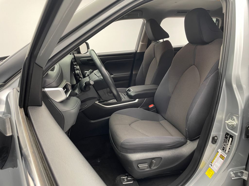 2022 Toyota Highlander LE 13