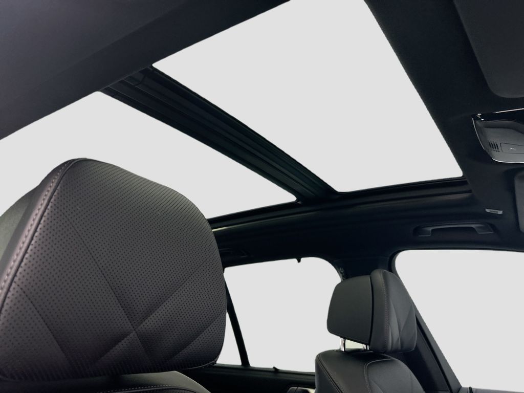 Thumbnail: 2023 BMW X5 - 17