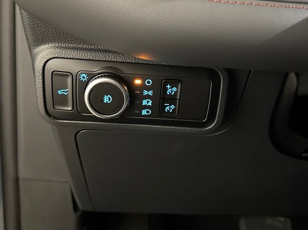 2025 Ford Explorer photo 18