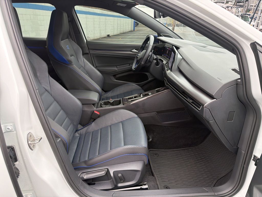 Thumbnail: 2023 Volkswagen Golf - 23