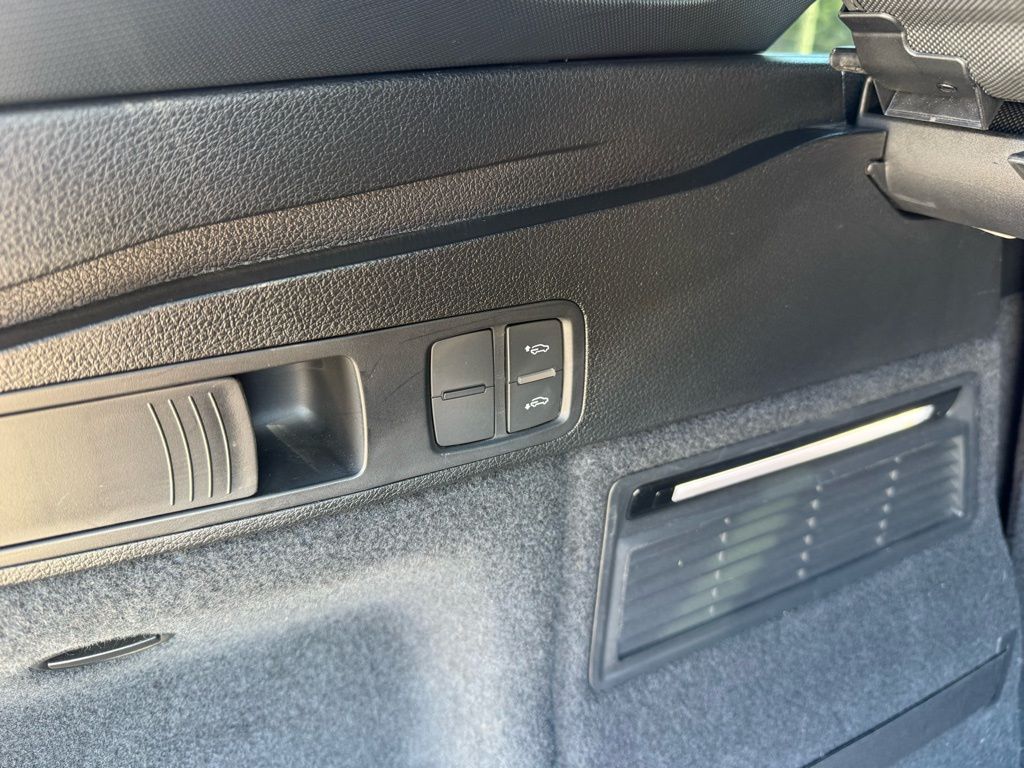 Thumbnail: 2019 Audi SQ5 - 28