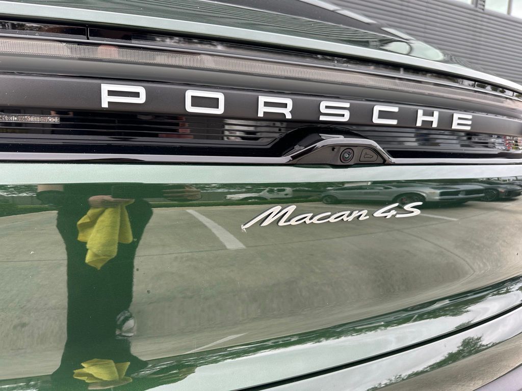 Thumbnail: 2025 Porsche Macan - 14