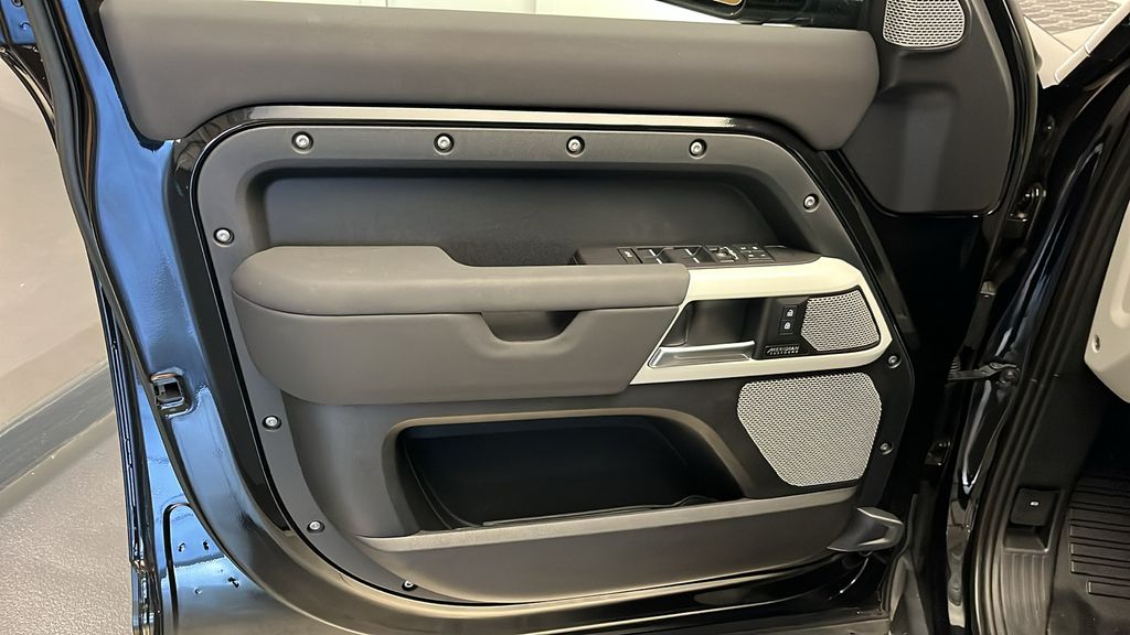 2023 Land Rover Defender 130 11
