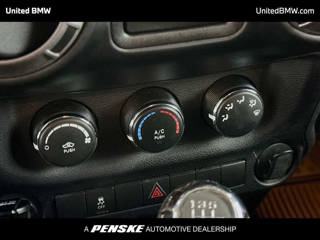 Thumbnail: 2017 Jeep Wrangler - 9