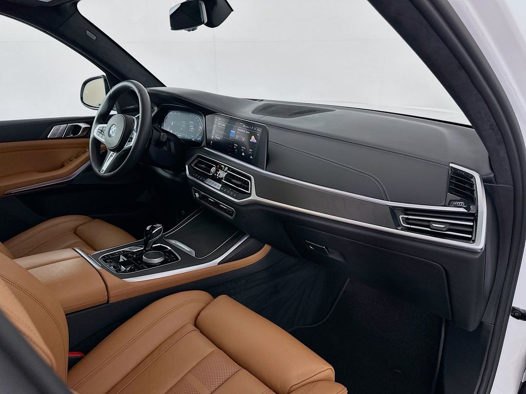 Thumbnail: 2022 BMW X7 - 31