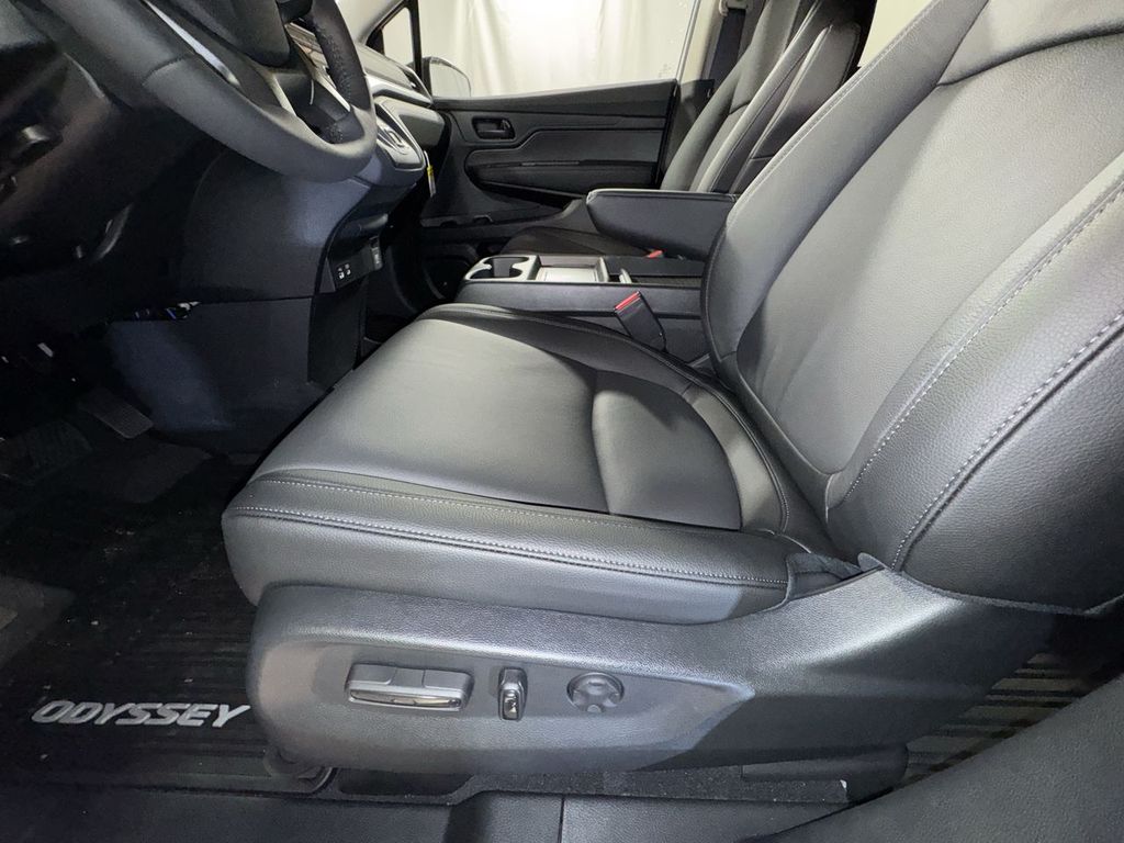 new 2026 Honda Odyssey car, priced at $45,705