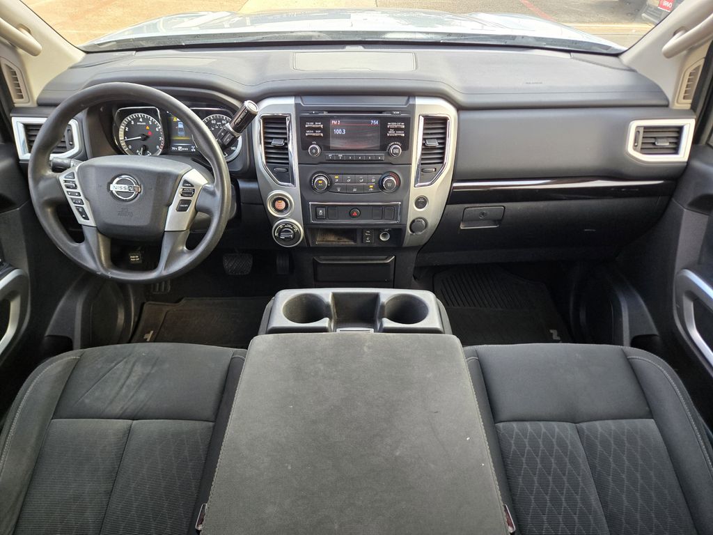 2018 Nissan Titan SV - 10