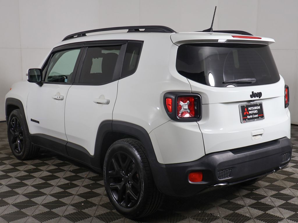 Used 2018 White Jeep Latitude image 6