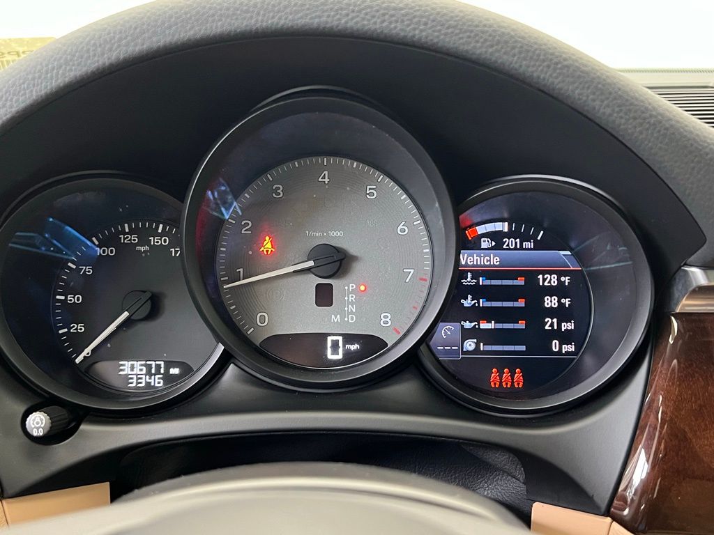 2022 Porsche Macan S 10