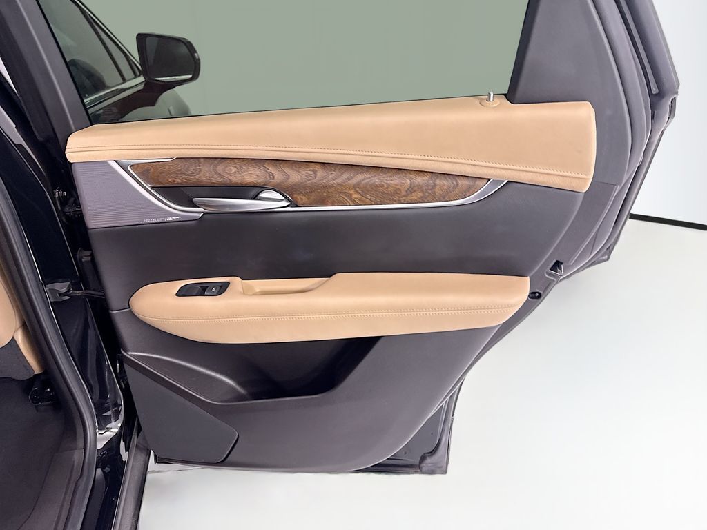 Thumbnail: 2024 Cadillac XT5 - 25