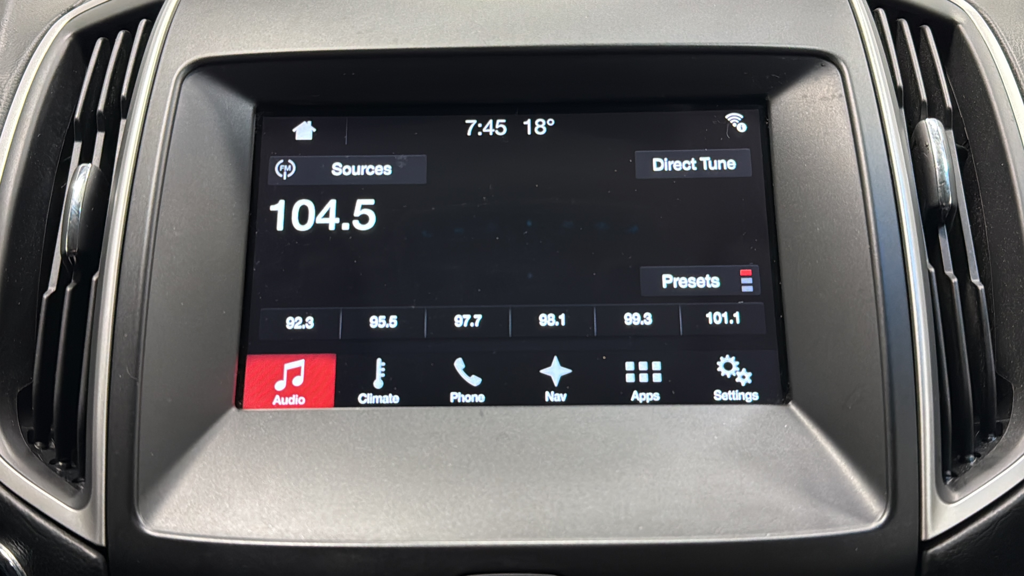 Used 2018 Shadow Black Ford SEL image 30
