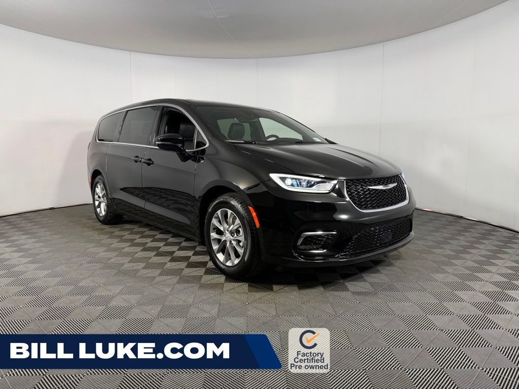 Diamond Black Crystal Pearlcoat 2026 Chrysler Pacifica Limited FWD Minivan Front-Wheel Drive 9-Speed Automatic