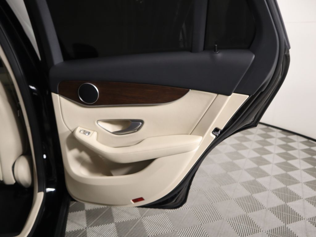 Thumbnail: 2022 Mercedes-Benz GLC - 27