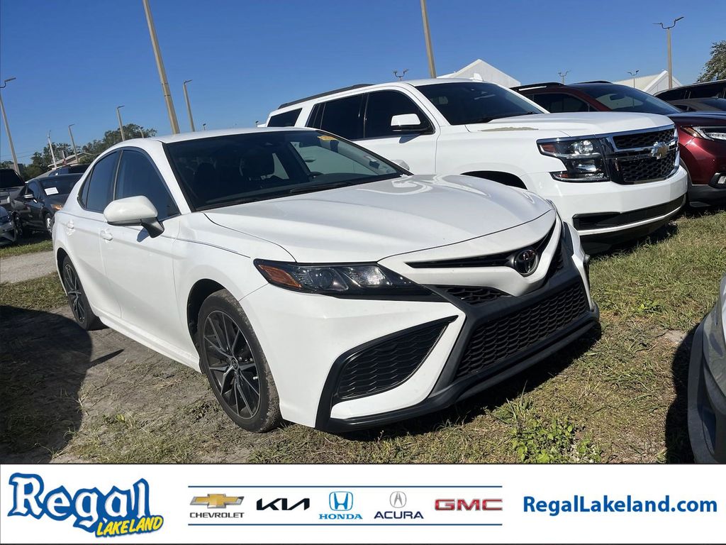 2021 Toyota Camry SE 1