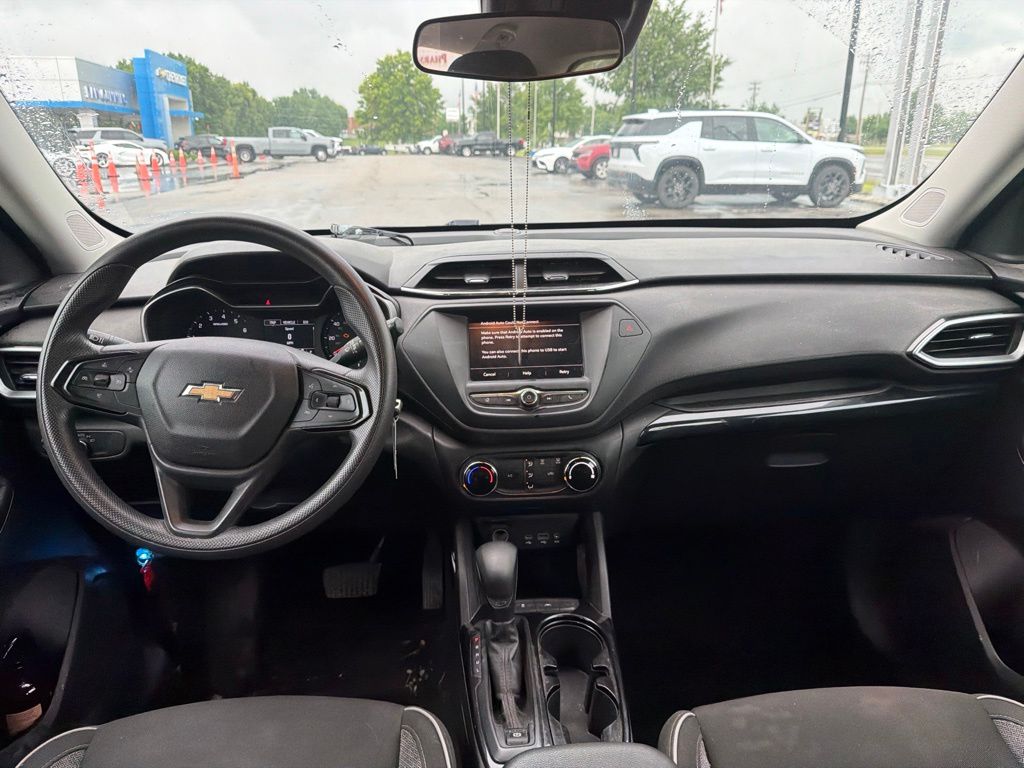 View vehicle photo 5