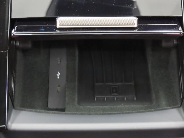 Thumbnail: 2026 Porsche Panamera - 29