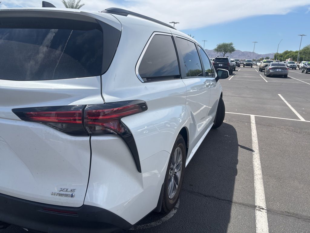 Thumbnail: 2022 Toyota Sienna - 4
