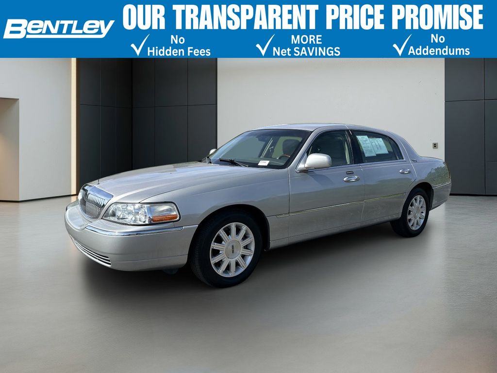 Light Ice Blue Metallic 2011 Lincoln Town Car Signature Limited Sedan Rear-Wheel Drive 4-Speed Automatic Overdrive