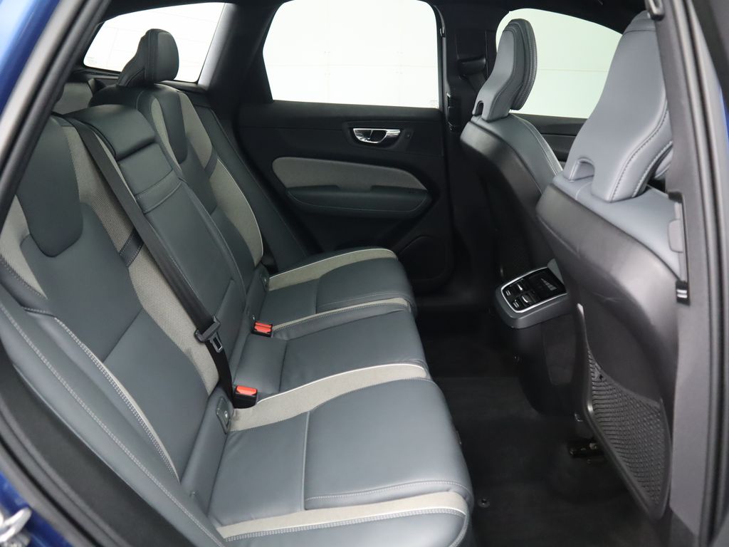 Thumbnail: 2021 Volvo XC60 - 23