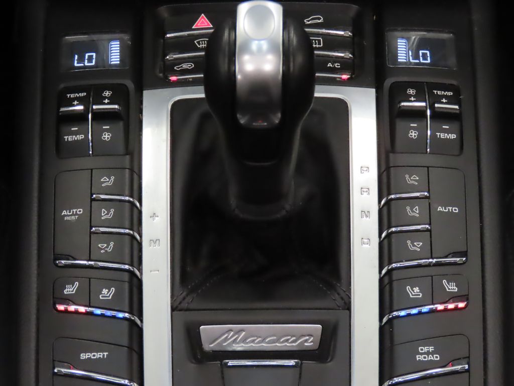 Thumbnail: 2017 Porsche Macan - 26