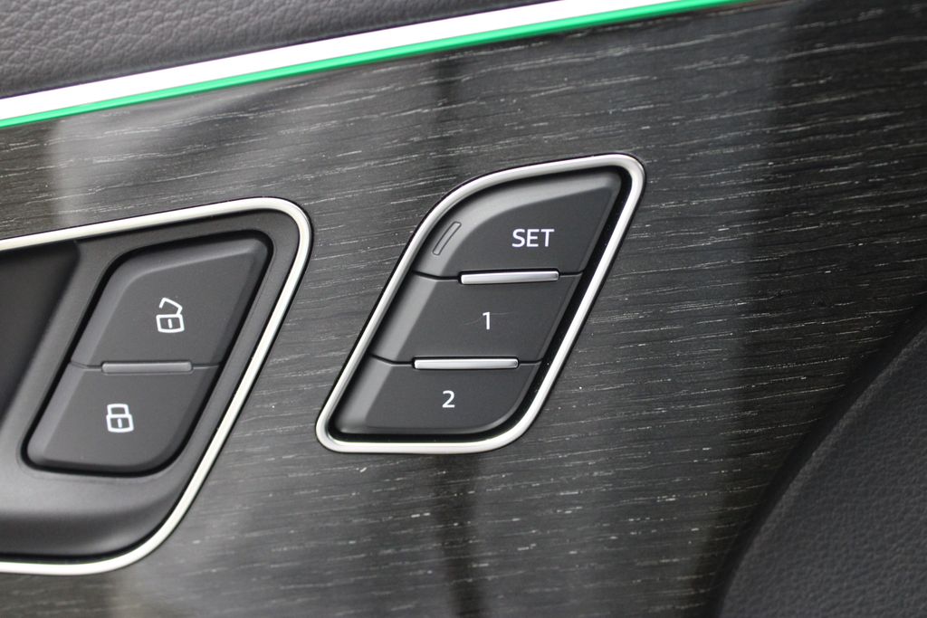 new 2025 Audi Q7 car, priced at $64,158