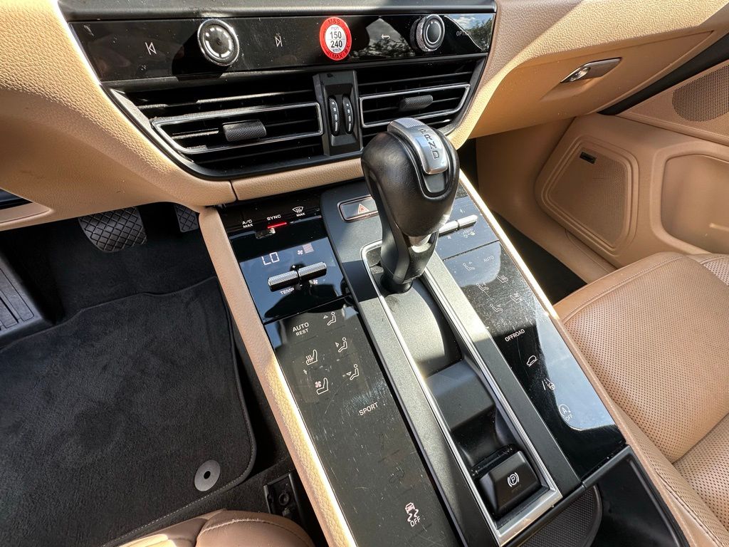 2023 Porsche Macan  23