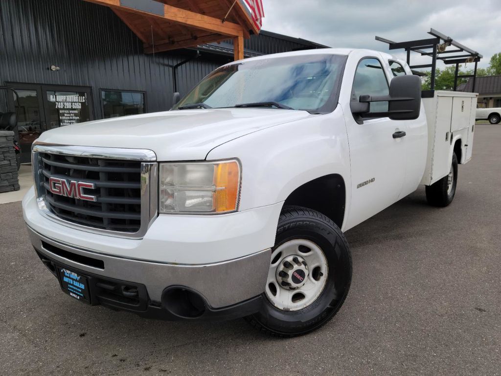 Summit White 2010 GMC Sierra 2500HD Pickup Truck 4X2 6-Speed Automatic Overdrive