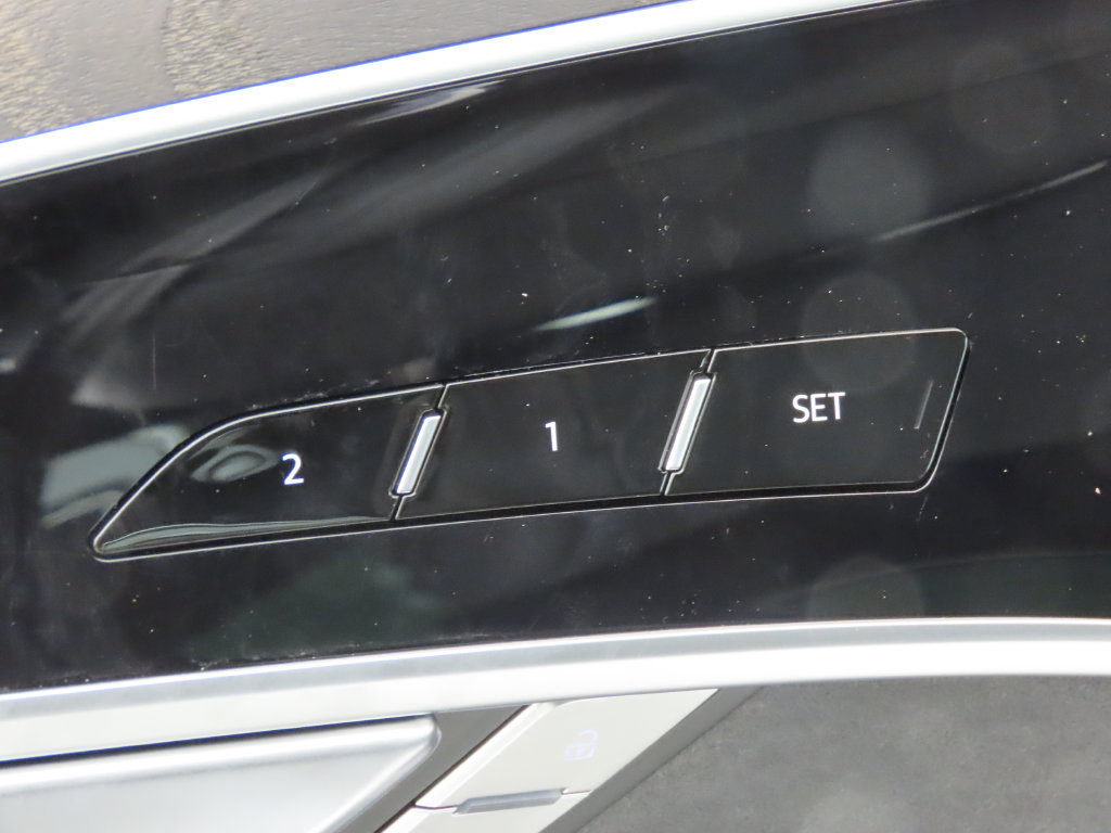 Thumbnail: 2025 Audi A8 - 32