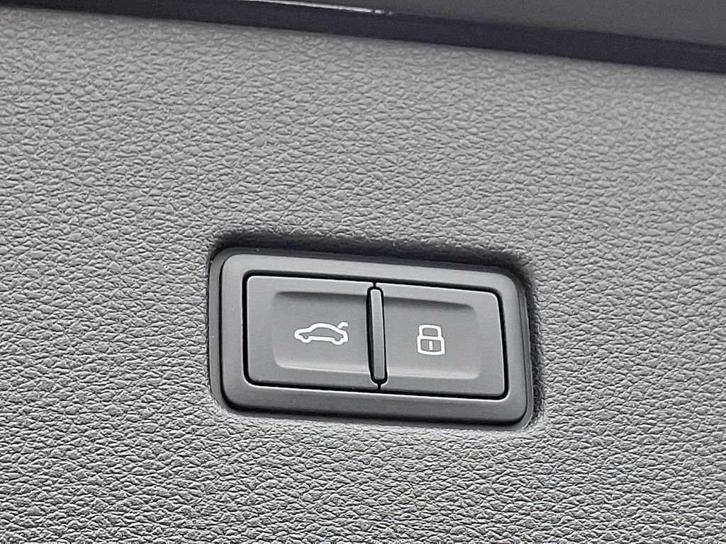 2023 Audi Q8 Premium Plus 30