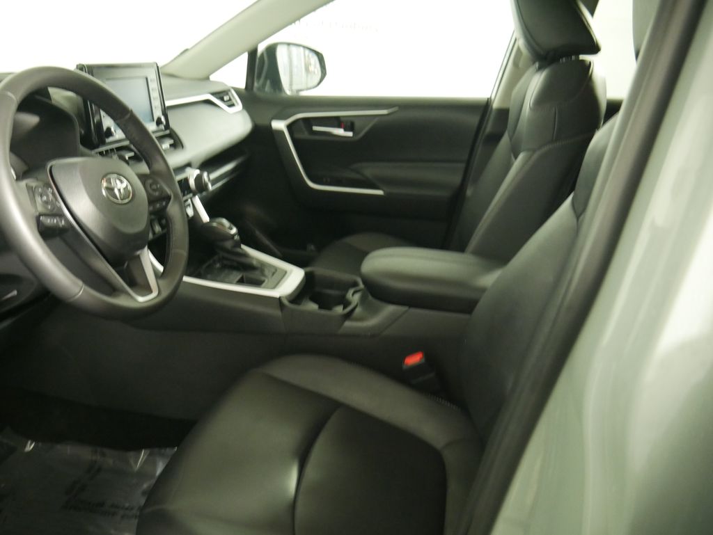 Thumbnail: 2021 Toyota RAV4 - 15