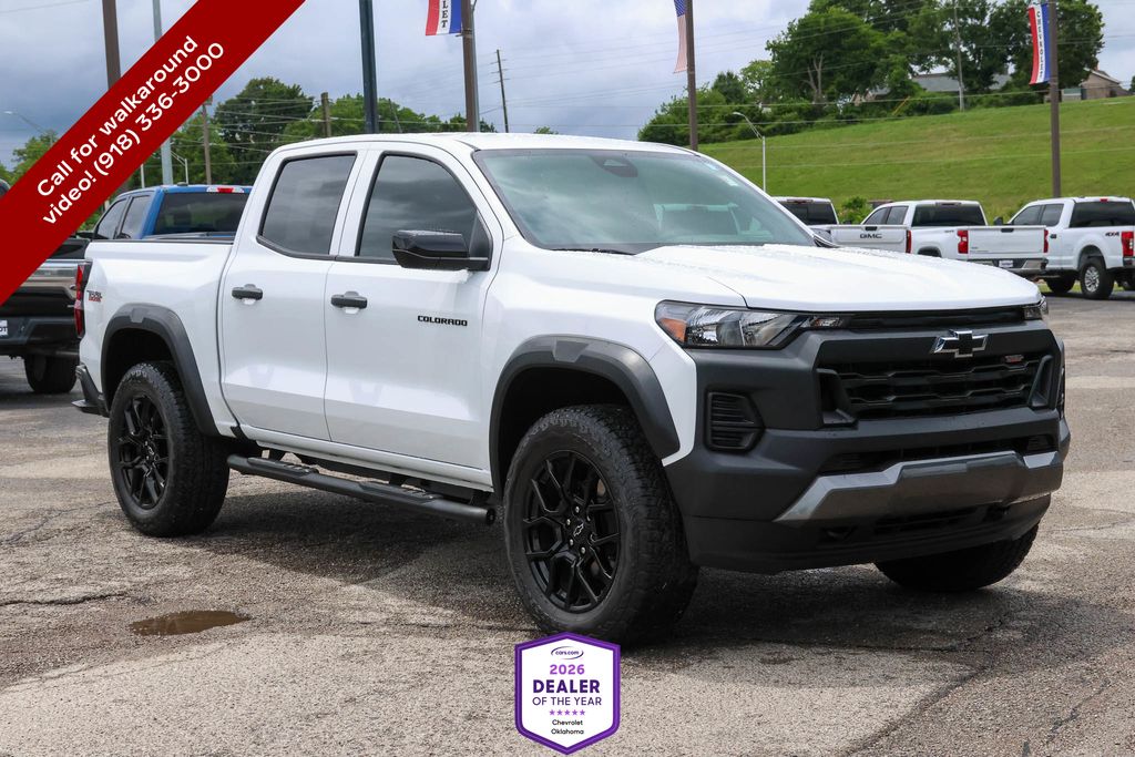 Summit White 2024 Chevrolet Colorado Trail Boss Crew Cab 4WD Pickup Truck Four-Wheel Drive 8-Speed Automatic